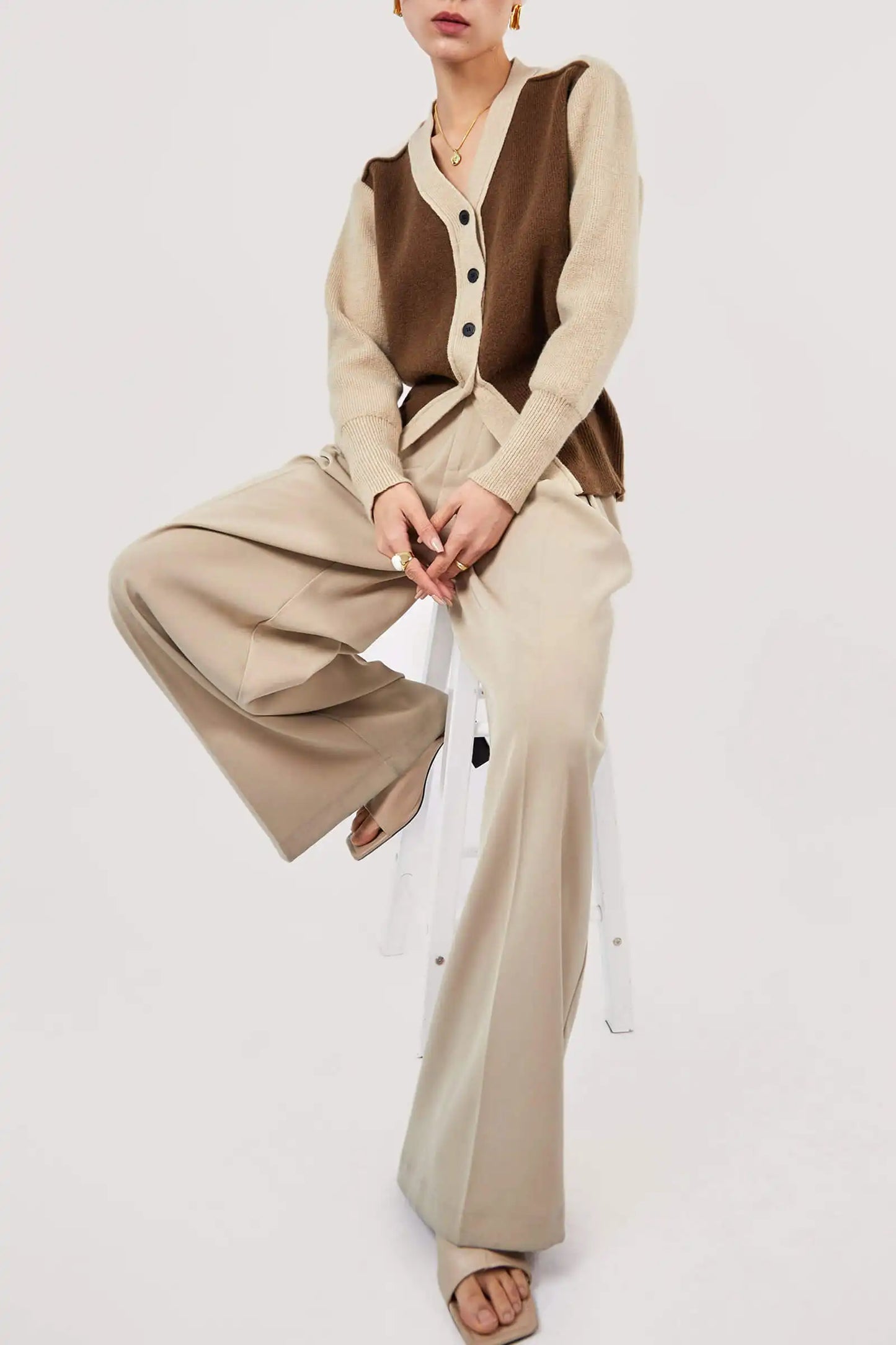 Wholesale Custom Saddle Brown Stretchy V-neck Button-Up Banded Hem Ribbed Knit Cardigan